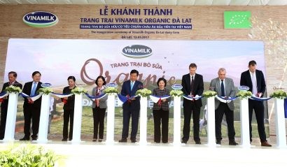 Nghi thức cắt băng Khánh thành Trang trại Organic Đà Lạt, mở rộng hành trình mang những sản phẩm sữa tươi 100% Organic đạt chuẩn Châu Âu đầu tiên tại Việt Nam đến với người tiêu dùng. 