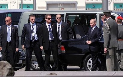 Cảnh vệ Nga bảo vệ nhà lãnh đạo Putin trong một lần ở Vienna (Áo). Ảnh: TASS.