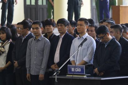 Các bị cáo trong vụ án đánh bạc nghìn tỷ bị đưa ra xét xử tại TAND tỉnh Phú Thọ.