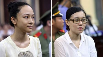 Phương Nga (trái) và Thùy Dung tại phiên xử sơ thẩm hồi tháng 6.2017 (Ảnh Đào Ngọc Thạch)