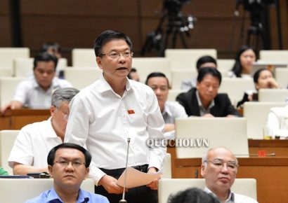 Bộ trưởng Lê Thành Long phát biểu tại phiên họp. 